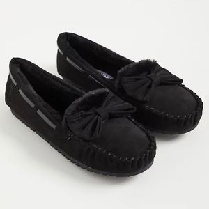 Torrid faux suede bow moccasin furry slipper 9ww